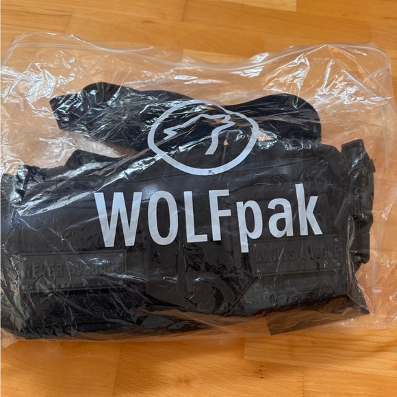 WolfPak Black Nightshade 20L Mini Duffle NEW NWT Fast Ship - Picture 6 of 11